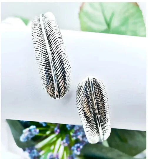 925 STERLING SILVER 7" FEATHER BANGLE BRACELET LIGHTWEIGHT SPRING HINGED 1430