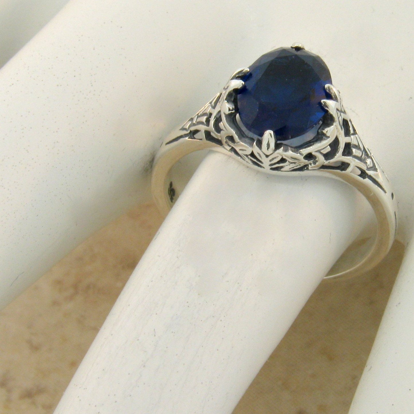 VICTORIAN STYLE 925 STERLING SILVER ROYAL BLUE SIMULATED SAPPHIRE RING 1138Z