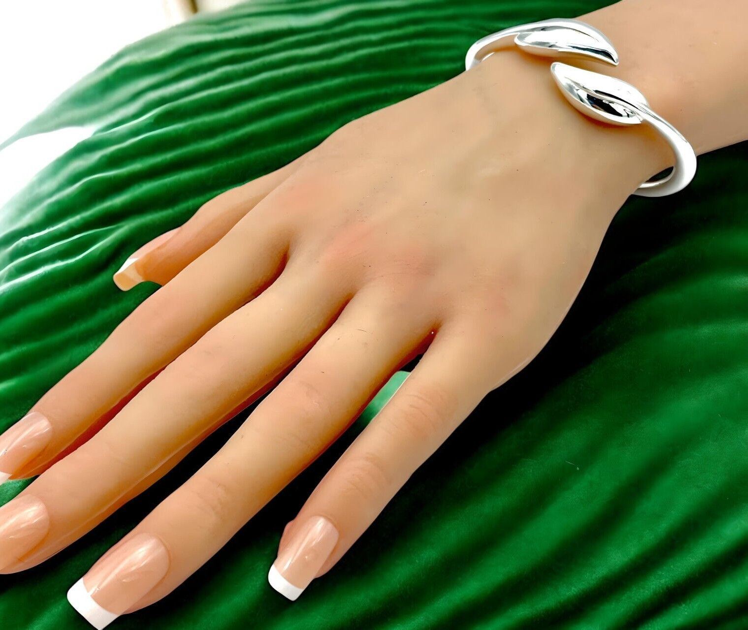 925 STERLING SILVER DOUBLE LEAF DESIGN BANGLE BRACELET 6.5" LIGHTWEIGHT 1574