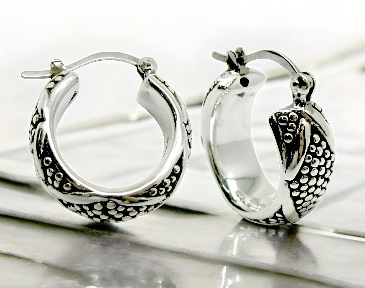 925 STERLING SILVER DOTTED SNAKE DESIGN LIGHTWEIGHT HOOP EARRINGS 1548