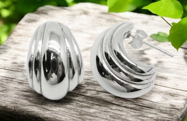925 Silver Dainty Shell Huggie Earrings - Lightweight Everyday Hoops 1478