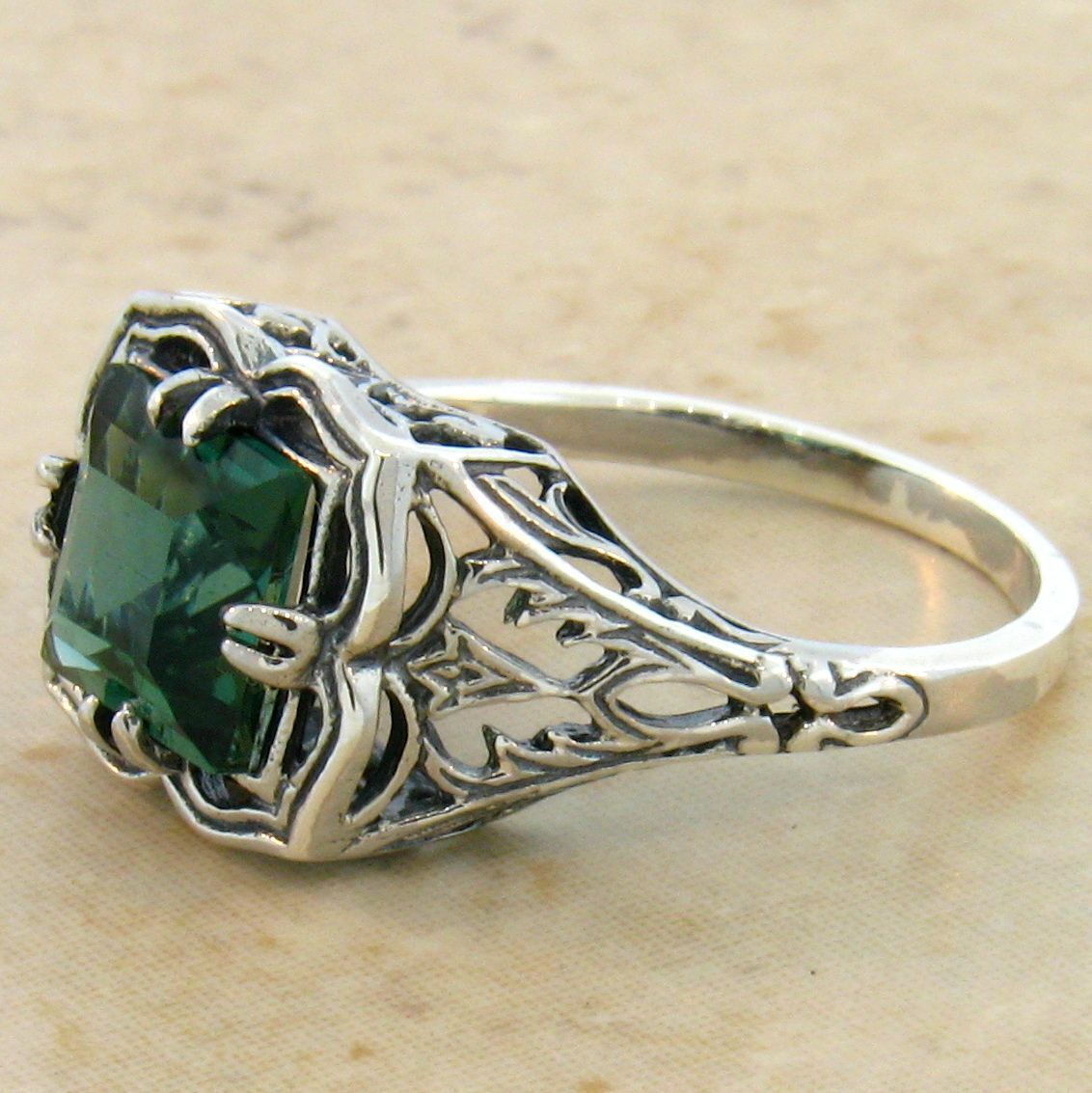 925 STERLING SILVER ART DECO STYLE GREEN SIMULATED EMERALD RING             #704