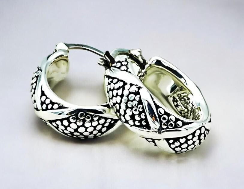 925 STERLING SILVER DOTTED SNAKE DESIGN LIGHTWEIGHT HOOP EARRINGS 1548