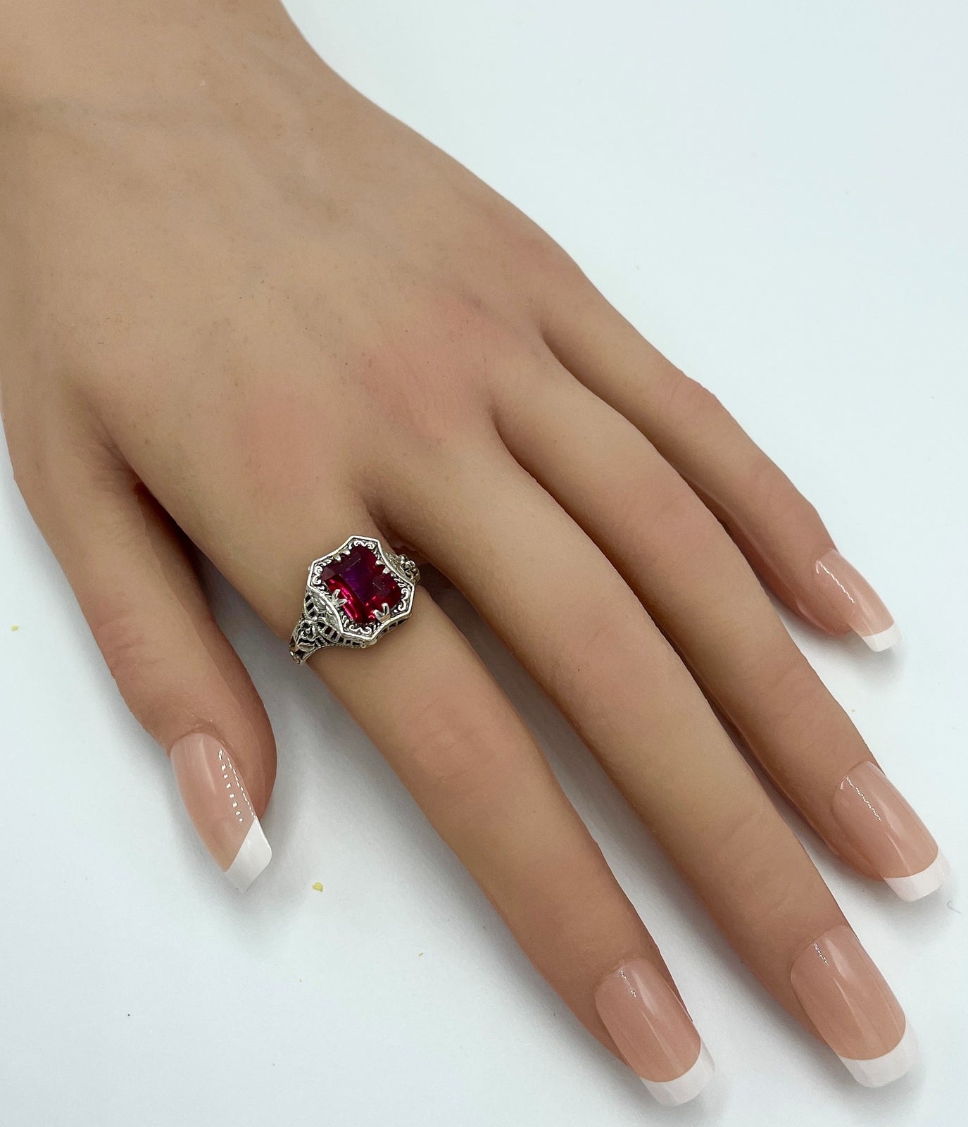 VIVID RED ANTIQUE STYLE 925 STERLING SILVER LAB-CREATED RUBY FILIGREE RING  1338