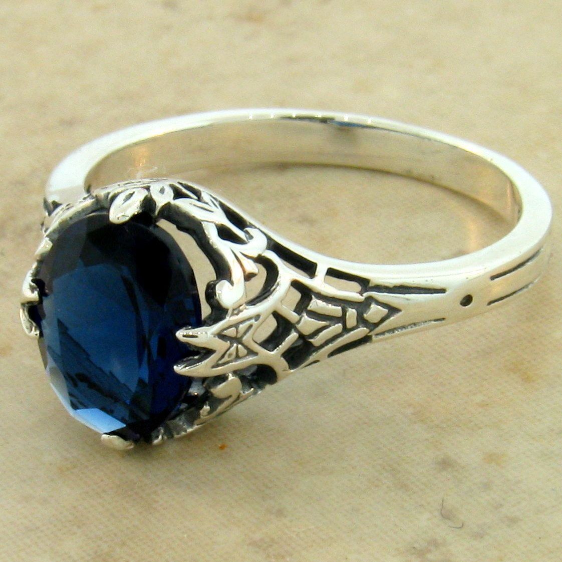 VICTORIAN STYLE 925 STERLING SILVER ROYAL BLUE SIMULATED SAPPHIRE RING     1138Z
