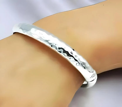 925 Sterling Silver Hammered Bracelet-Lightweight Spring Hinge 6.75" Bangle 1279