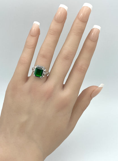 VIVID GREEN 925 STERLING SILVER VINTAGE ANTIQUE STYLE SIM EMERALD RING     #1348