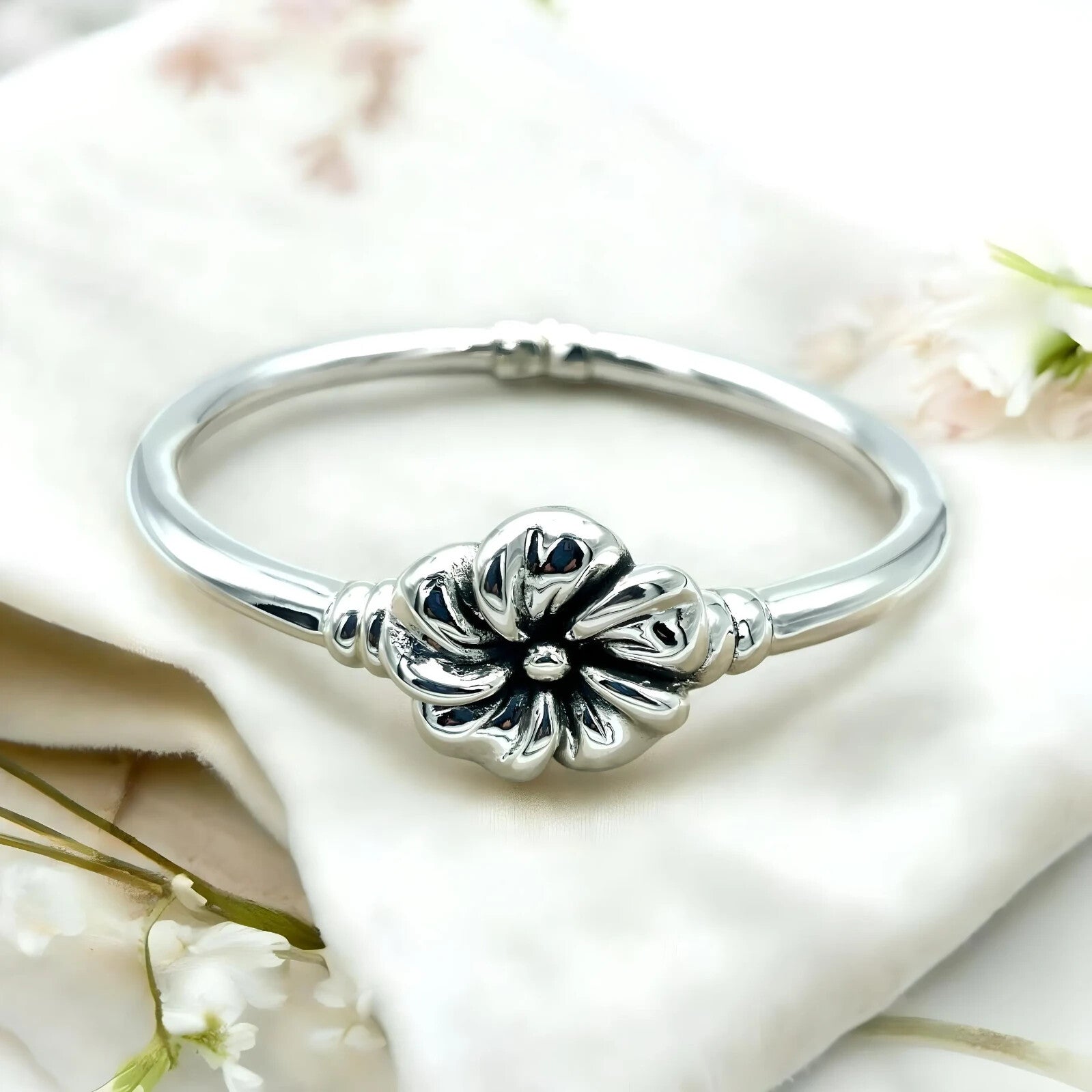 925 Sterling Silver Floral Bangle - Hinged Lightweight Flower Bracelet 6.5" 1487