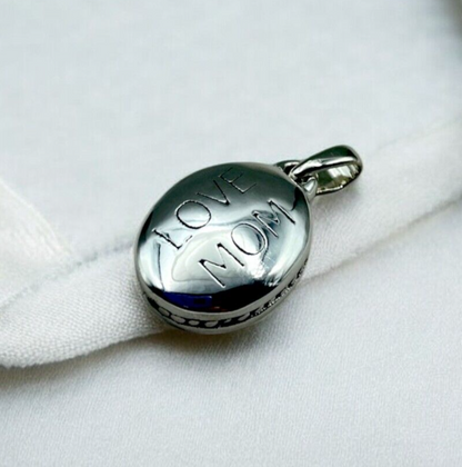 925 STERLING SILVER "LOVE MOM" OVAL PENDANT LIGHTWEIGHT,CHAIN SOLD SEPERATE 1549