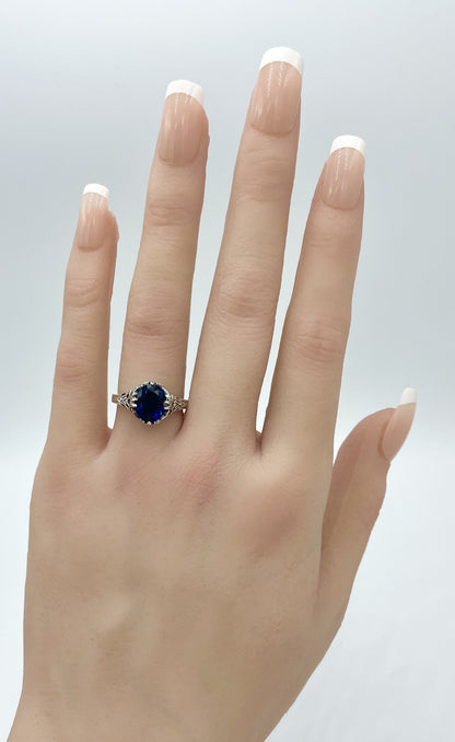 VICTORIAN STYLE 925 STERLING SILVER ROYAL BLUE SIMULATED SAPPHIRE RING     1138Z