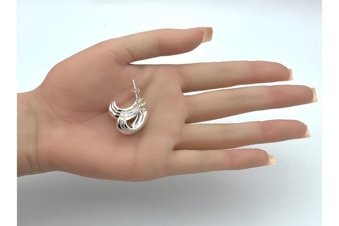 925 Silver Dainty Shell Huggie Earrings - Lightweight Everyday Hoops 1478