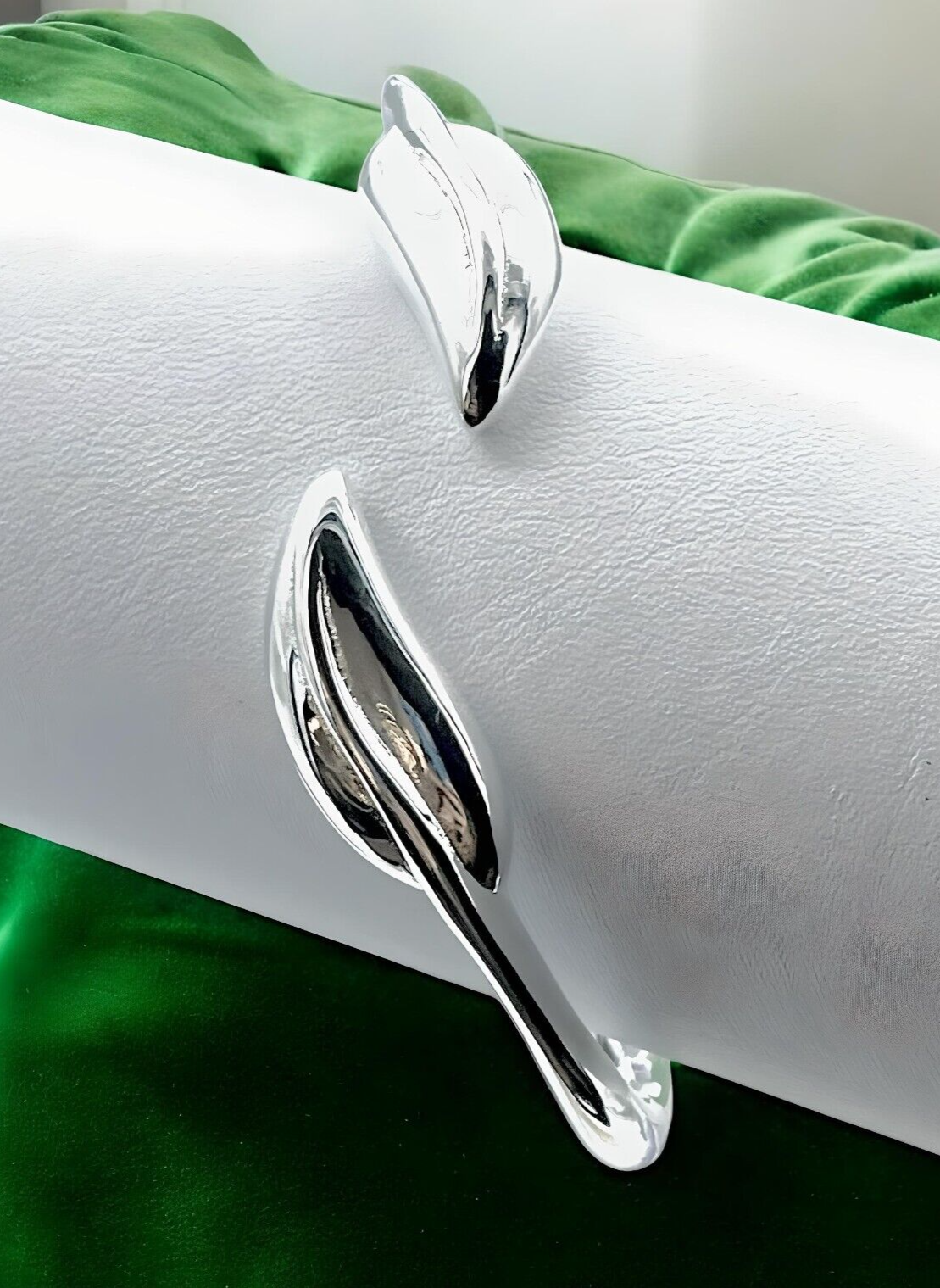 925 STERLING SILVER DOUBLE LEAF DESIGN BANGLE BRACELET 6.5" LIGHTWEIGHT 1574