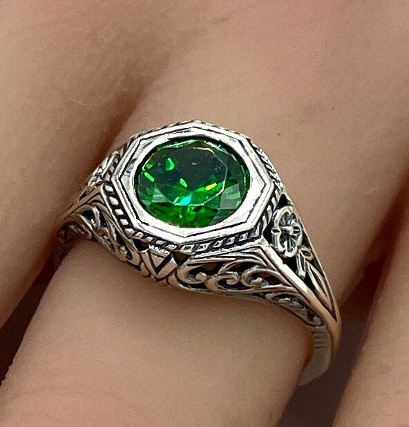 925 STERLING SILVER ANTIQUE STYLE VINTAGE DESIGN EMERALD CZ RING           #1217