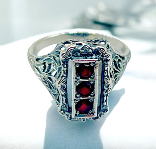VINTAGE STYLE 925 SOLID STERLING SILVER THREE STONE SIMULATED RUBY RING 1821
