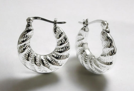 925 Sterling Silver Scalloped Hoop Earrings, Lightweight Elegant Daily Wear 1177