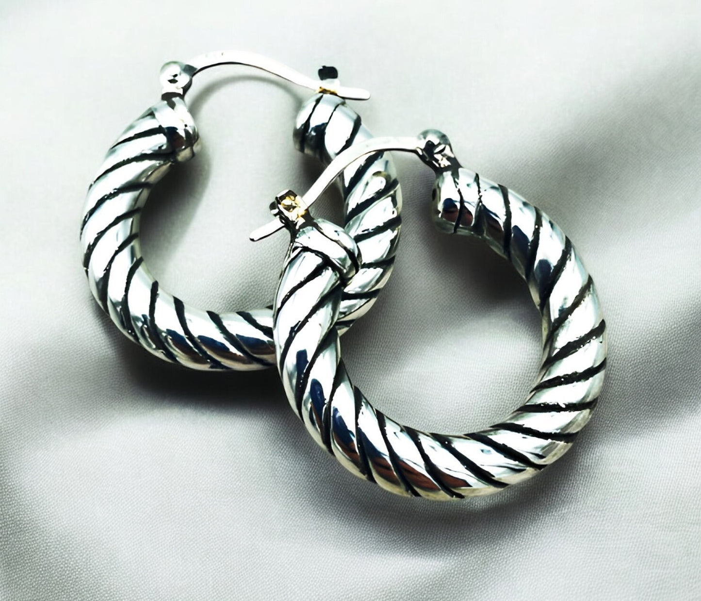 925 Silver Hoop Earrings - Twisted Design, Lightweight for Daily Wear 1511