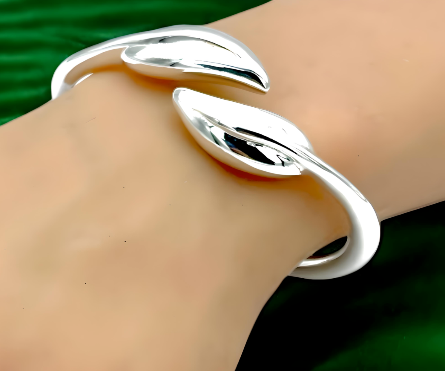 925 STERLING SILVER DOUBLE LEAF DESIGN BANGLE BRACELET 6.5" LIGHTWEIGHT 1574
