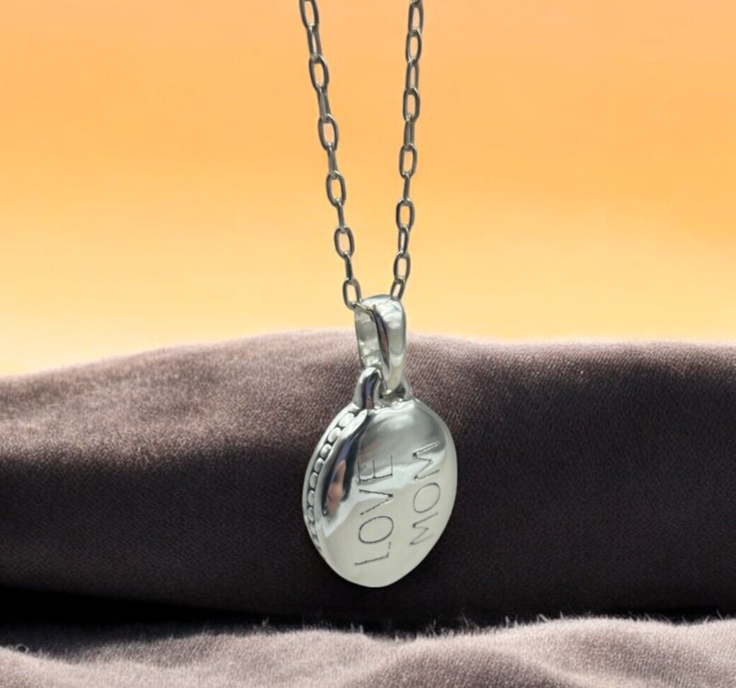 925 STERLING SILVER "LOVE MOM" OVAL PENDANT LIGHTWEIGHT,CHAIN SOLD SEPERATE 1549