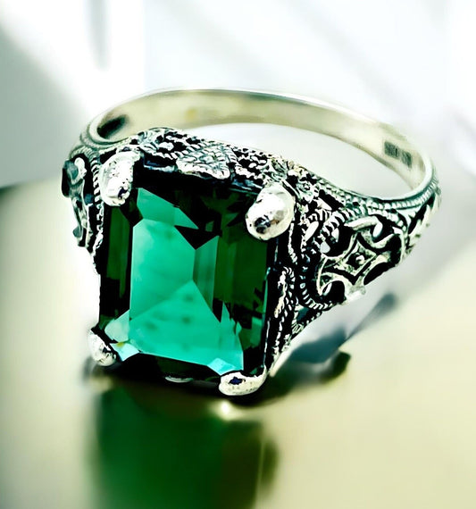 VINTAGE STYLE 925 SOLID STERLING SILVER VIVD GREEN SIMULATED EMERALD RING 1372