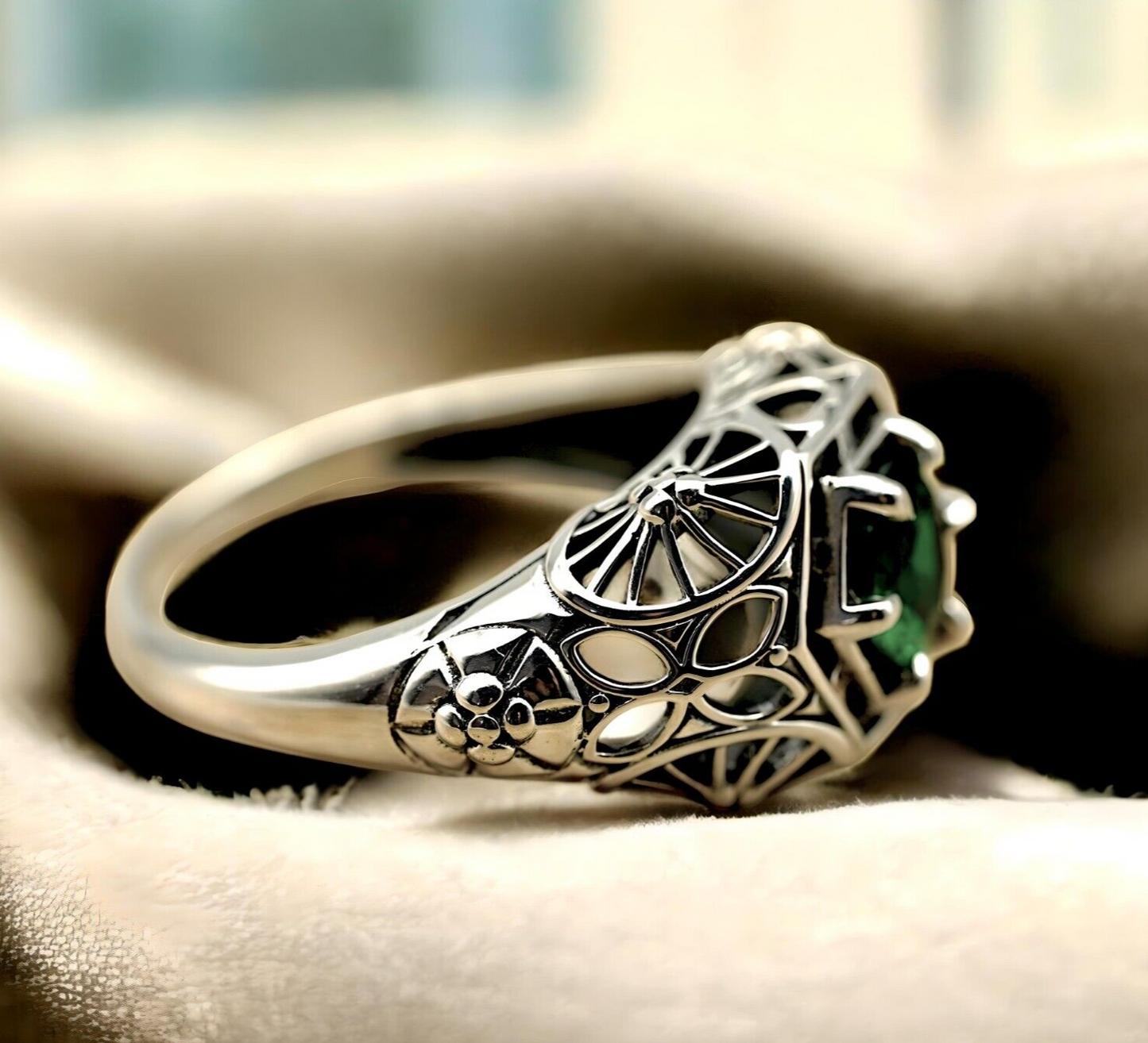 VINTAGE STYLE VIVID GREEN SIMULATED EMERALD 925 SOLID STERLING SILVER RING 1772