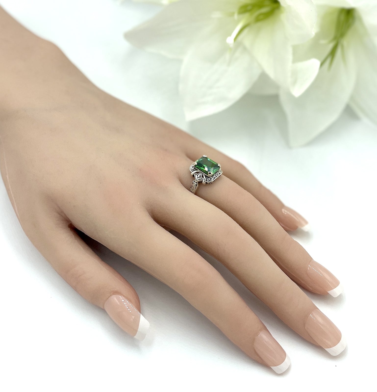 925 STERLING SILVER ANTIQUE DESIGN EM GREEN CZ FILIGREE SOLITAIRE RING     #1326