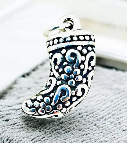 925 Silver Light Weight Filigree Fang Pendant - Chain Sold Separate 1431