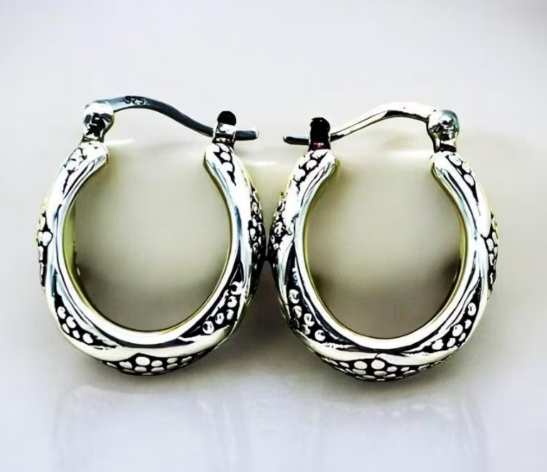 925 STERLING SILVER DOTTED SNAKE DESIGN LIGHTWEIGHT HOOP EARRINGS 1548