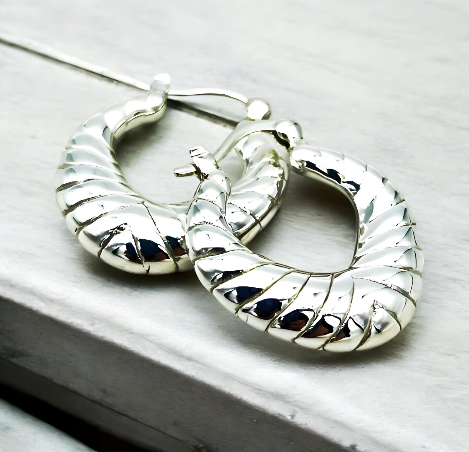 925 Sterling Silver Hoop Earrings - Lightweight Twisted Design 1455