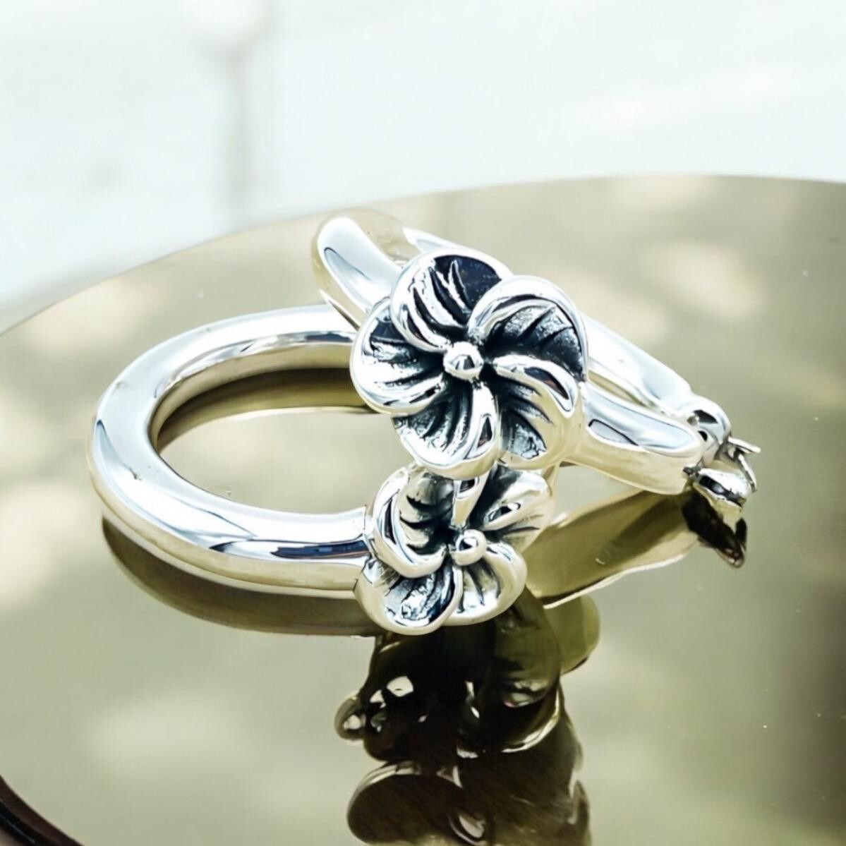 925 Sterling Silver Flower Lightweight Hoop Latch Back Earrings  1223