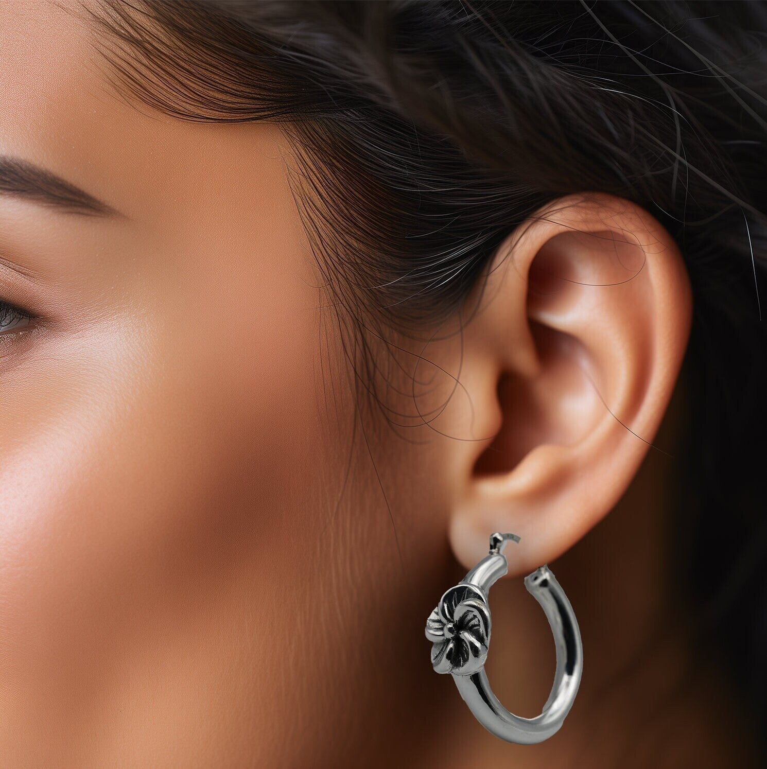 925 Sterling Silver Flower Lightweight Hoop Latch Back Earrings  1223