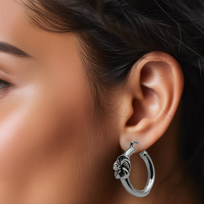 925 Sterling Silver Flower Lightweight Hoop Latch Back Earrings  1223