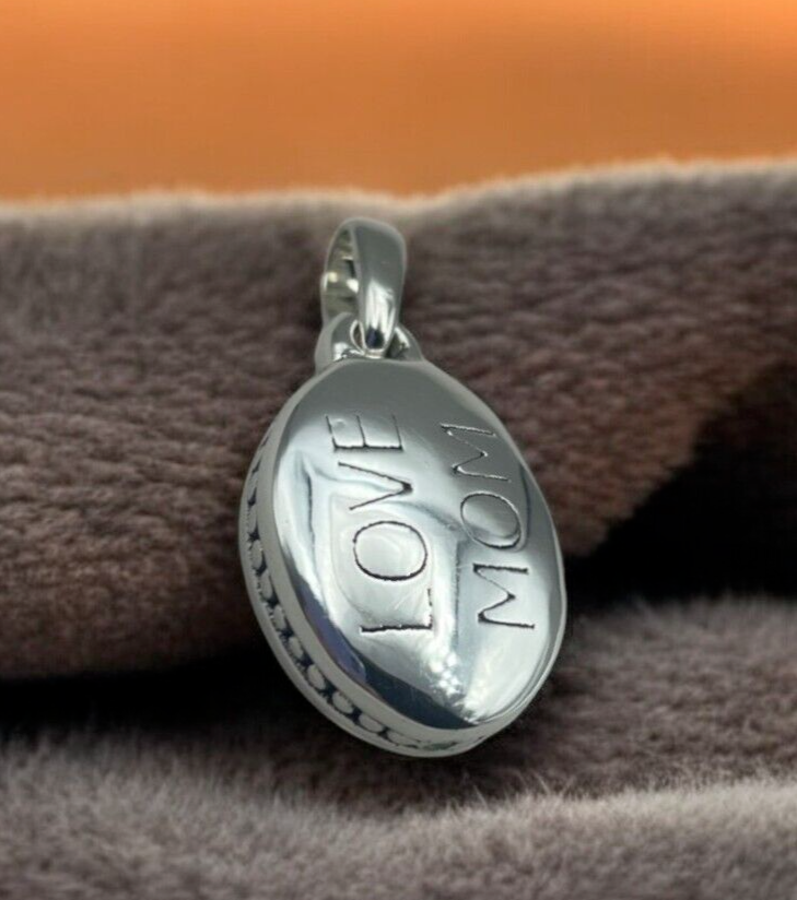 925 STERLING SILVER "LOVE MOM" OVAL PENDANT LIGHTWEIGHT,CHAIN SOLD SEPERATE 1549
