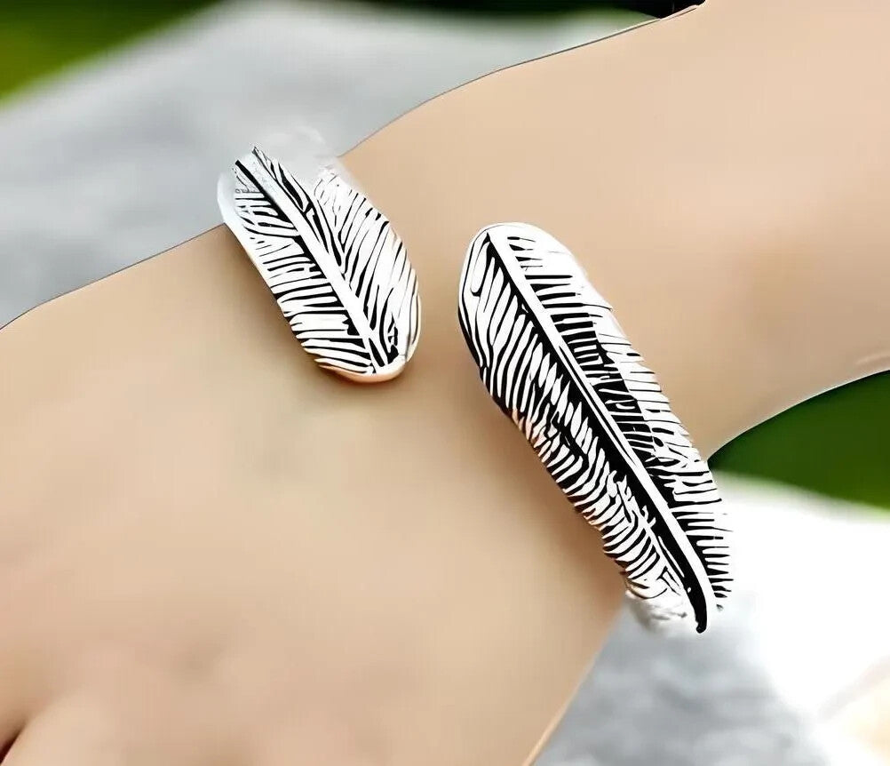 925 STERLING SILVER  7" FEATHER BANGLE BRACELET LIGHTWEIGHT SPRING HINGED 1430