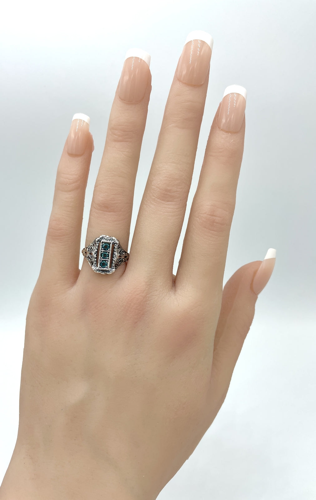 925 STERLING SILVER 3 STONE RING CLASSIC STYLE SIMULATED LONDON BLUE TOPAZ 1130z