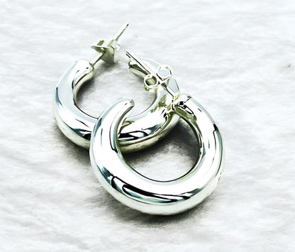 925 Silver, Light Weight Hoop Earrings, Simple Push Back, Everyday Elegance 1452