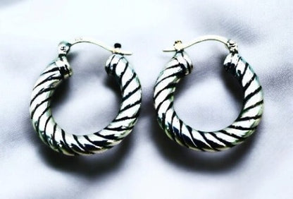 925 Silver Hoop Earrings - Twisted Design, Lightweight for Daily Wear 1511