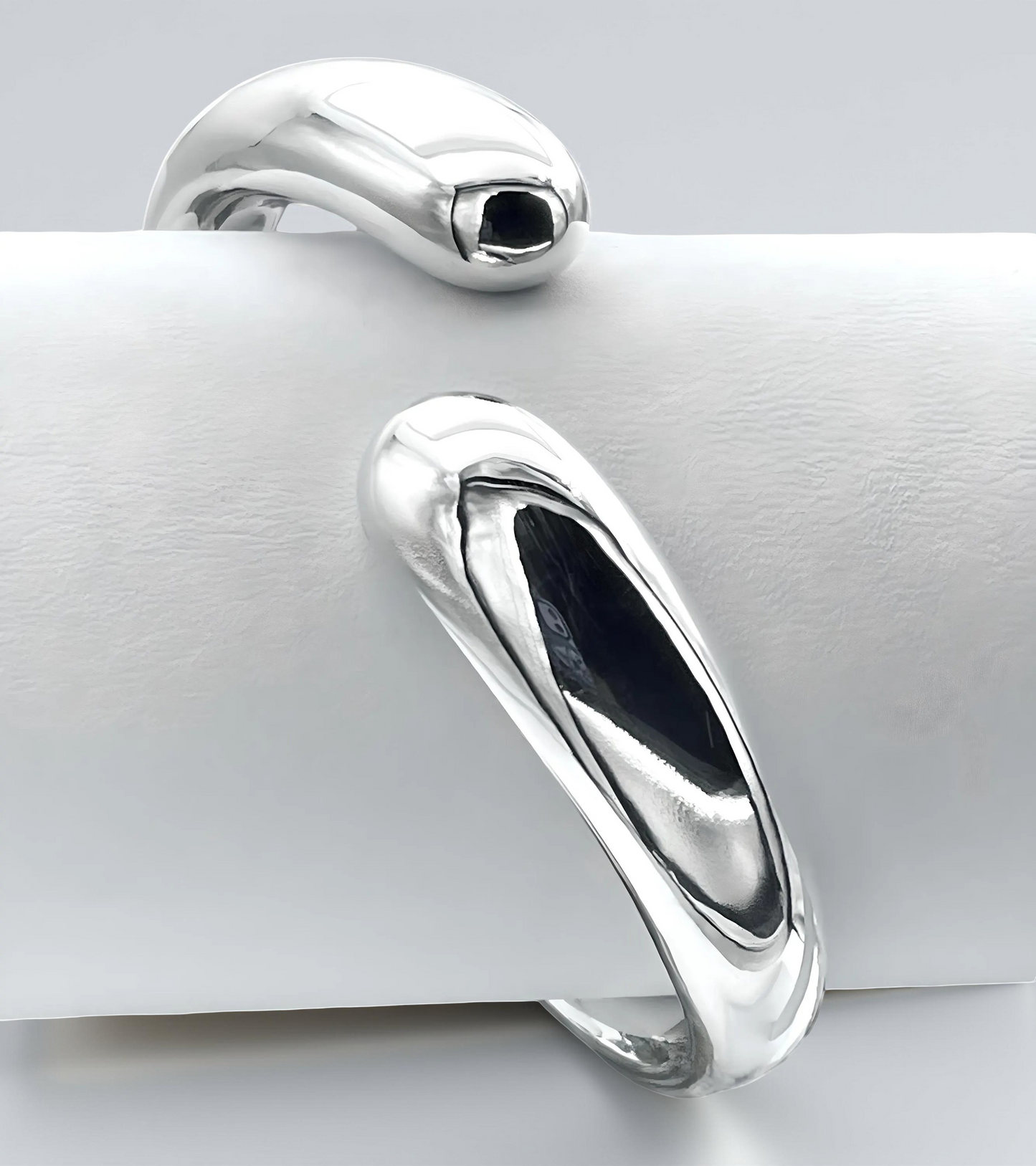 925 Sterling Silver Classic Simple Bangle-Lightweight Spring Hinged 6.5"  1224